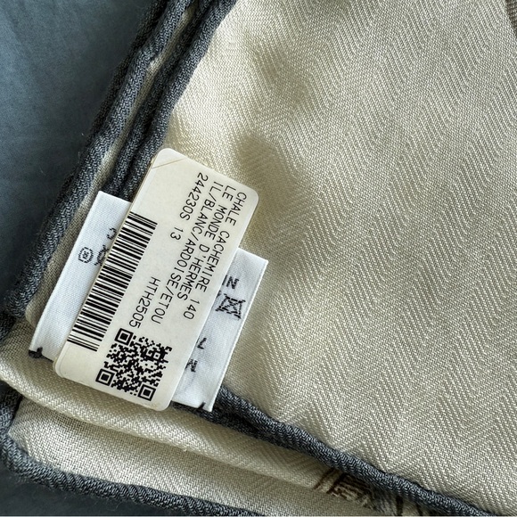 Le Monde d'Hermès shawl 140 - Picture 4 of 8